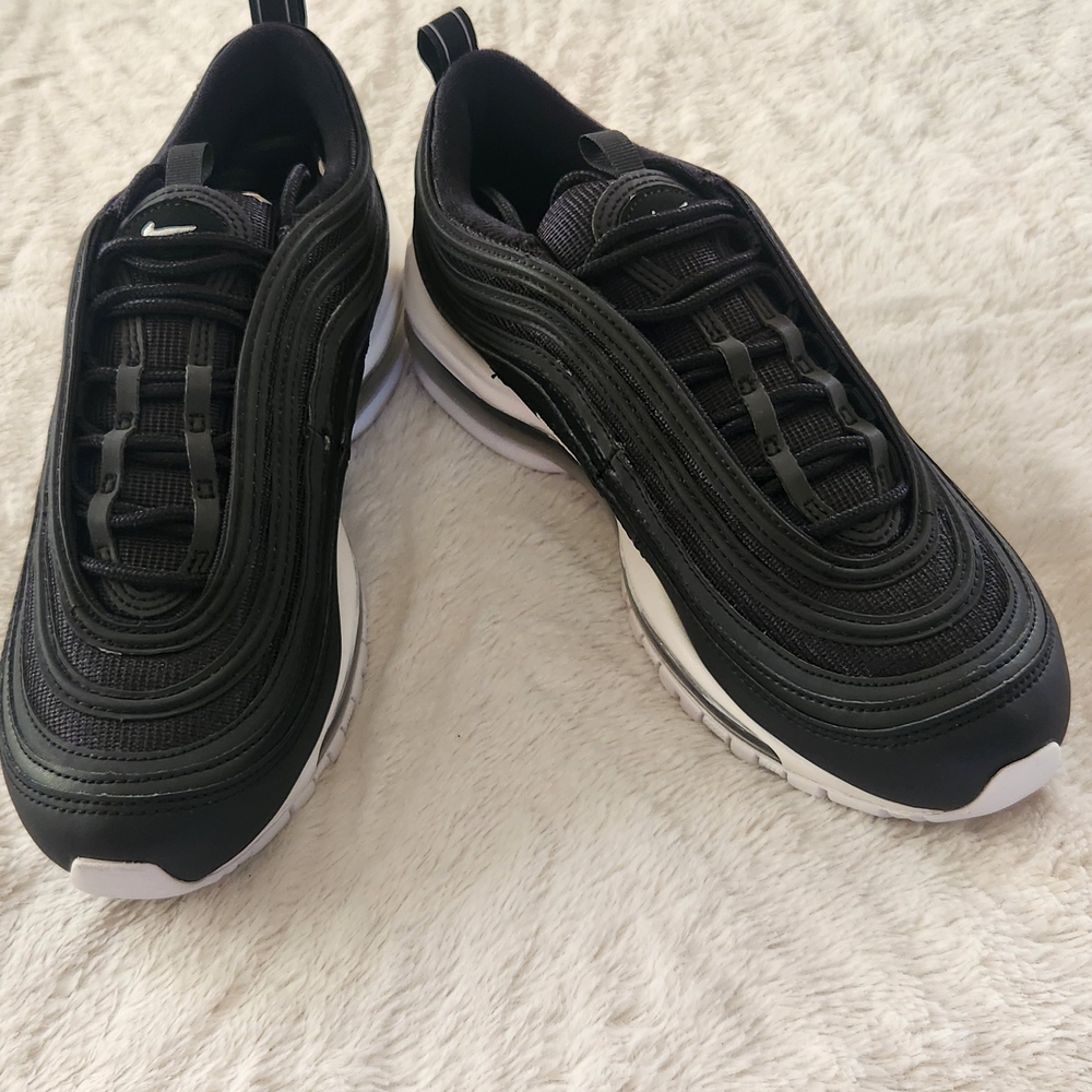 Nike Men's Black and White Air Max Sneakers
